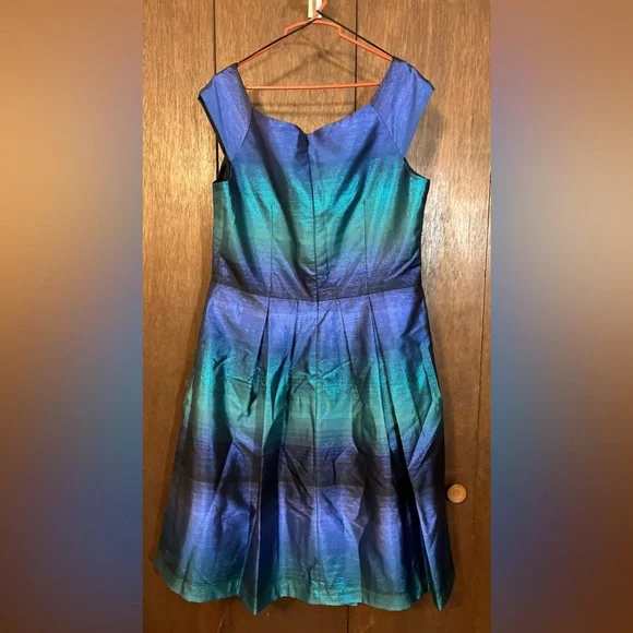 J. Taylor Dress size 14, Shiny Blue design, pockets - Picture 7 of 9